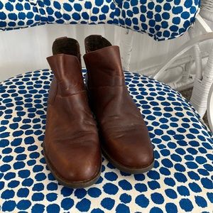 Timberland shoe boots Never worn, brown leather Beckwith Chelsea.